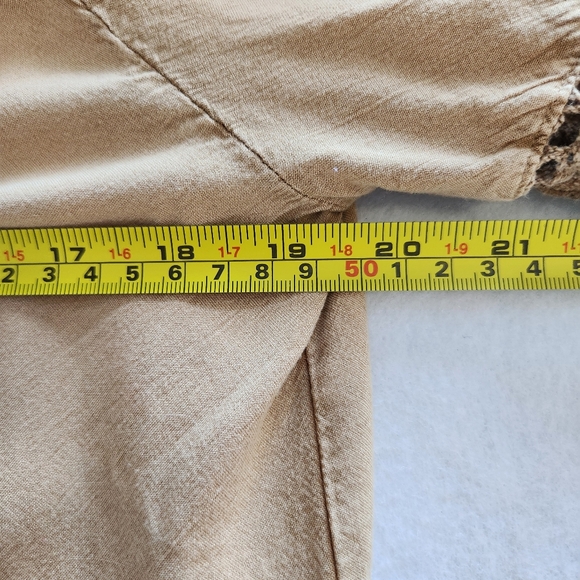 Solitaire Embroidered Tan Women's Top Size Medium - Picture 8 of 9